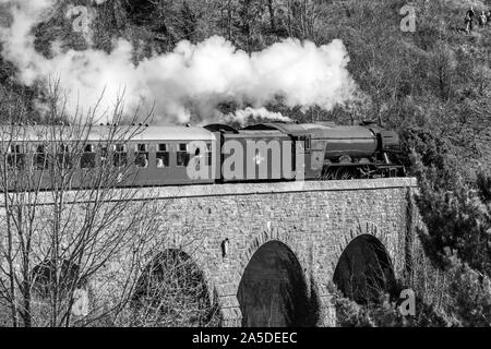 Flying Scotsman pass Corfe bridge at Corfe Castle, Dorset, UK Stock Photo