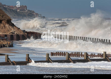Heavy sea and pounding waves against the cliffs of Bacton, Norfolk Stock Photo