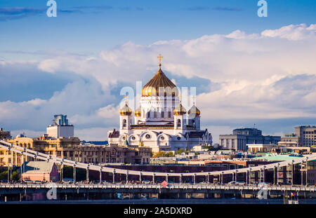 Stunning view of the orthodox cathedral of Christ the Saviour over Moskva river bridges , Moscow, Russia Stock Photo