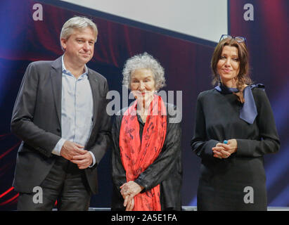 Frankfurt, Germany. 19th Oct, 2019. Juergen Boos (left), the Director of the Frankfurt Book Fair, Canadian author Margaret Atwood (centre) and Turkish author Elif Shafak (right) are pictured at a photo call at the Frankfurt Book Fair. The 71th Frankfurt Book Fair 2019 is the world largest book fair with over 7,500 exhibitors and over 285,000 expected visitors. The Guest of Honour for the 2019 fair is Norway. (Photo by Michael Debets/Pacific Press) Credit: Pacific Press Agency/Alamy Live News Stock Photo