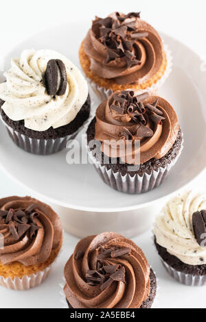 Many cupcakes with chocolate and white oreo frosting with chocolate shavings on white background in natural light Stock Photo