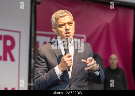 Westminster, London, UK. 19 October 2019. Mayor of London Sadiq Khan delivers a passionate speach to the crowd at Parliament Square. Hundreds of thousands supporters of the 'People's Vote' converge on Westminster for a ‘final say’ on the Prime Minister Boris Johnson’s new Brexit deal. MPs debate in the House of Commons the recently renegotiated Brexit deal. Stock Photo