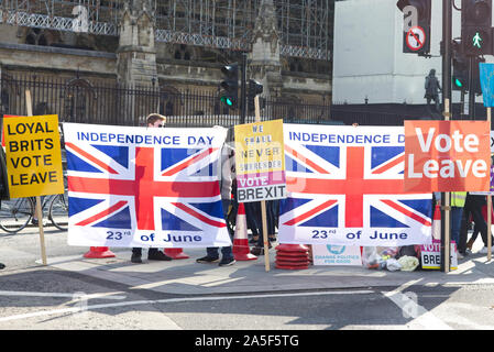 Vote leave, loyal Brits vote leave, independence day posters outside parliament Stock Photo