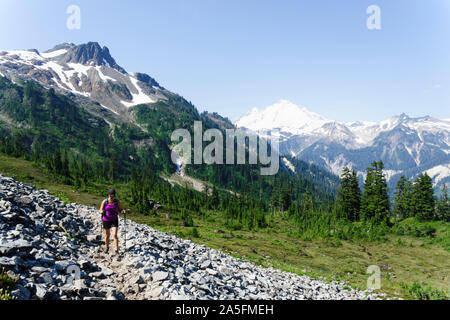 Hiker on Lake Ann trail, Mt Baker in the background. Mount Baker–Snoqualmie National Forest, Washington, USA Stock Photo