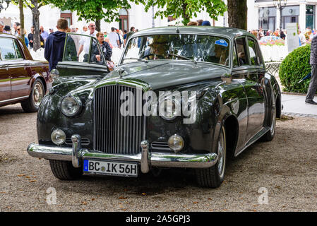 BADEN BADEN, GERMANY - JULY 2019: black silver Crewe Rolls-Royce BENTLEY CONTINENTAL S1 S2 coupe oldtimer meeting in Kurpark. Stock Photo