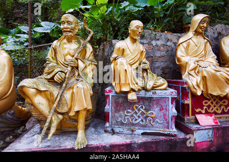 Statues of arhats (Buddhist equivalent of saints) on the way up to Ten Thousand Buddhas Monastery (Man Fat Sze). Sha Tin, New Territories, Hong Kong. Stock Photo