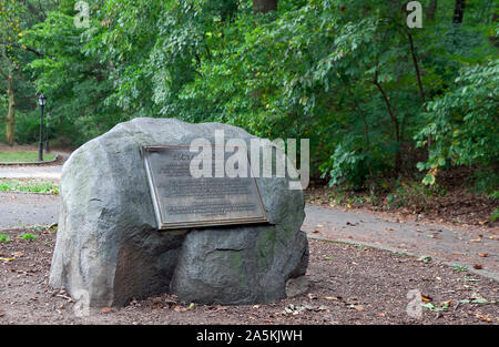 Shorakkopoch boulder marks the site where legend says Peter Minuit purchased Manhattan island from the indians for trinkets & beads worth 60 guilders. Stock Photo