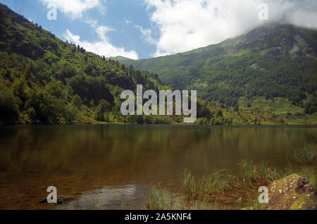 Étang de Lers, a small mountain lake in the French Pyrénées, Ariège, Occitanie, France Stock Photo