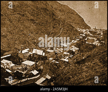 A 1901 printed photograph of Jamestown on the island of St Helena. Jamestown is the combined capital of the British Overseas Territory of Saint Helena, Ascension and Tristan da Cunha, it was named after James, Duke of York, the future King James II of England and became the exile home of Napoleon Bonaparte Stock Photo