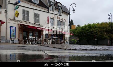 AJAXNETPHOTO. 2019. PORT MARLY, FRANCE. - CAFE FAMED BY ART - CAFE LE BRAZZA CLOSE TO THE RIVER SEINE, MADE FAMOUS BY THE IMPRESSIONIST ARTIST ALFRED SISLEY IN HIS 1876 PAINTING 'L'INONDATION A PORT MARLY'.PHOTO:JONATHAN EASTLAND REF:GX8 192609 570 Stock Photo