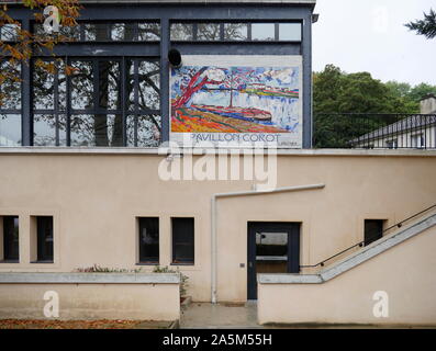 AJAXNETPHOTO. 2019. PORT MARLY, FRANCE. - PAVILLON COROT - CONFERENCE, MEETING AND EXHIBITION ROOM ANNEXE TO THE TOWN HALL AVAILABLE TO RENT. MOSAIC AT TOP OF BUILDING BY L. GAUTHIER ENTITLED PAVILLON COROT BASED ON ART WORK BY THE 19TH CENTURY FAUVIST ARTIST MAURICE DE VLAMINCK - PART OF THE ARTIST SIGNATURE CAN BE SEEN ON THE MOSAIC BOTTOM RIGHT OF THE IMAGE.PHOTO:JONATHAN EASTLAND/AJAX REF:GX8 192609 574 Stock Photo