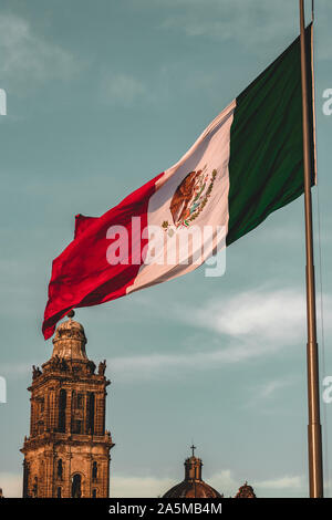 Bandera de Mexico. Mexican Flag . Baseball action during the Los Angeles  Dodgers game against San Diego Padres, the second game of the Major League  Ba Stock Photo - Alamy