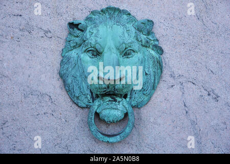 Columbia University campus in Morningside Heights, New York, USA. Bronze lion head outside the Butler Library. Stock Photo