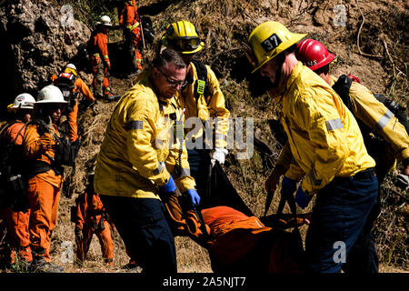 Pacific Palisades, California, USA. 21st Oct, 2019. A brush fire in Pacific Palisades starts home evacuations. Credit: ZUMA Press, Inc./Alamy Live News Stock Photo