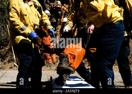 Pacific Palisades, California, USA. 21st Oct, 2019. A brush fire in Pacific Palisades starts home evacuations. Credit: ZUMA Press, Inc./Alamy Live News Stock Photo