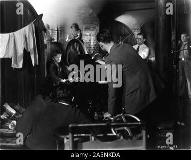 Lighting cameraman GUY GREEN camera crew and JOHN HOWARD DAVIES as OLIVER TWIST 1948 director DAVID LEAN novel CHARLES DICKENS on set candid filming Photo by Charles Trigg Cineguild / General Film Distributors (GFD) Stock Photo