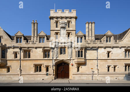 Entrance, Gate Tower or Crenellated Gatehouse to the All Souls College University of Oxford on the High Street Oxford England Stock Photo