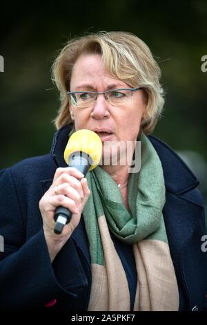 Hanover, Germany. 22nd Oct, 2019. Barbara Otte-Kinast (CDU), Minister of Food, Agriculture and Consumer Protection, speaks in the gallery. The rally is part of a nationwide campaign by the farmers' initiative 'Land schafft Verbindung', which has been joined by tens of thousands of farmers in a very short space of time. They are protesting against the federal government's agricultural policy. Credit: Sina Schuldt/dpa/Alamy Live News Stock Photo