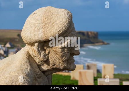 Statue of D-Day veteran Bill Pendell in D-Day 75 Garden memorial at Arromanches, Normandy Stock Photo