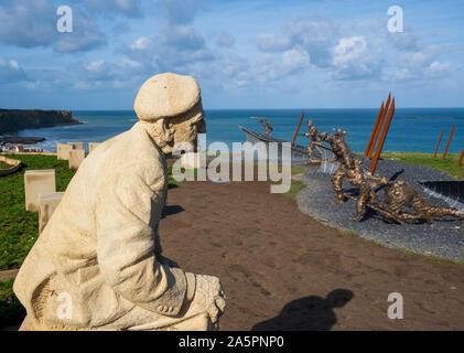 Statue of D-Day veteran Bill Pendell in D-Day 75 Garden memorial at Arromanches, Normandy Stock Photo