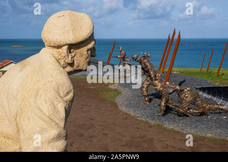 Statue of D-Day veteran Bill Pendell in D-Day 75 Garden memorial at Arromanches, Normandy Stock Photo