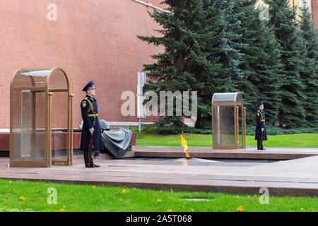 12-10-2019, Moscow, Russia. Honor guard at the eternal flame. Two military men in uniform with bayonet rifles stand at the Kremlin wall, Alexander Gar Stock Photo
