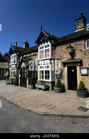 The Old Nags Head pub, Edale village, Peak District National Park, Derbyshire, England, UK The start of the Pennine Way footpath. Stock Photo