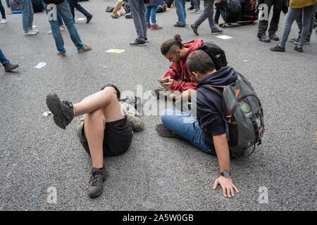Barcelona, Spain. 21th Oct, 2019. Students sitting on the floor during a protest in front of the Spanish Government Delegation. Stock Photo