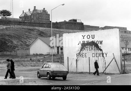 The Troubles 1970s Derry Northern Ireland Londonderry. 1979. You Are Now Entering Free Derry, wall mural on gable end of house now destroyed Police RUC command posts looks down on the Bogside. Know as Free Derry Corner, situated at the junction of Fahan Street & Rossville Street. 70s UK HOMER SYKES Stock Photo