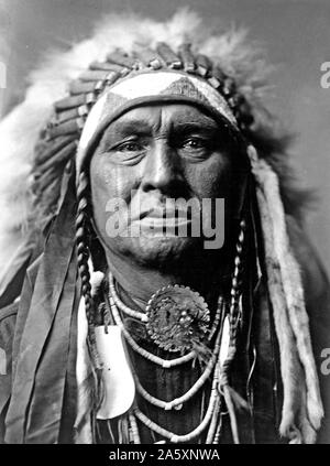 Edward S. Curits Native American Indians - White Man Runs Him, Apsaroke ca. 1908 Stock Photo