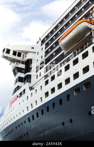Bridgewing. Cunard RMS Queen Mary 2. Reykjavik Iceland Stock Photo
