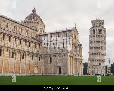 Famous Leaning Tower, freestanding bell tower of Pisa and grand medieval Roman Catholic Cathedral, Duomo di Santa Maria Assunta in Piazza dei Miracoli Stock Photo