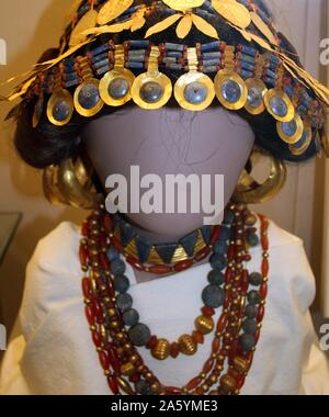 Reconstructed Sumerian headgear necklaces found in the tomb of Puabi, housed at the British Museum Stock Photo