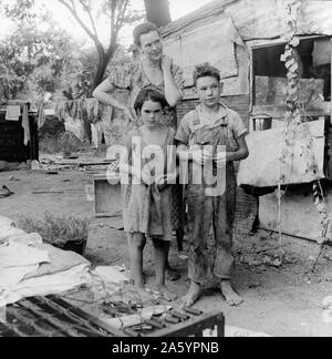 People living in miserable poverty, Elm Grove, Oklahoma County, Oklahoma. Photographer Dorothy Lange. August 1936. Stock Photo