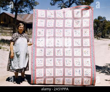 Mrs. Bill Stagg with state quilt Pie Town, New Mexico. A community settled by about 200 migrant Texas and Oklahoma farmers who filed homestead claims. Mrs Stagg helps her husband in the field with ploughing, planting, weeding and harvesting. She quilts during the noon hour. Photographer Russell Lee (1903-1986). October 1940. Stock Photo