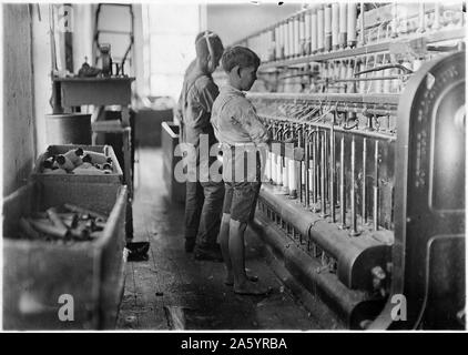 Doffers (Child labour) in a textile factory, in Cherryville, North Carolina, USA. 1910 Stock Photo
