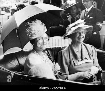 Mrs. Eleanor Roosevelt and Queen Elizabeth, holding umbrella, in automobile, leaving station for the White House 1939. Stock Photo