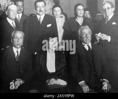 Victoria Kent flanked by President of the Republic, Niceto Alcalá Zamora and Alvaro de Albornoz, in Madrid in 1931, standing: Francisco Largo Caballero . Victoria Kent Siano (1898 - 1987) Spanish lawyer and republican politician came to fame in 1930 for defending - at a court martial - Álvaro de Albornoz, who would shortly afterwards go on to become minister of justice and later the future president of the Republican government in exile (1947 to 1949 and 1949 to 1951). She became a member of the first Parliament of the Second Spanish Republic in 1931. Stock Photo