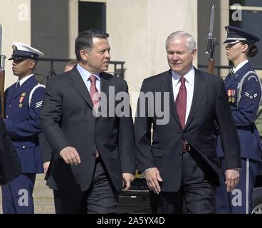 US Defense Secretary, Robert M. Gates, right, escorts King Abdullah ll of Jordan 2009 Stock Photo