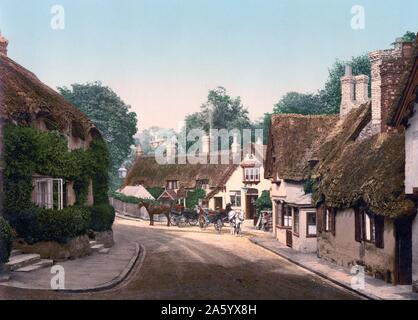 thatched houses and horse drawn carriages in Shanklin, old village, Isle of Wight, England 1890 Stock Photo