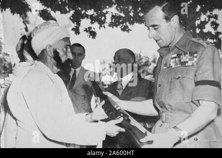 Viceroy of India, lord Mountbatten presented with a rifle 1947 Stock Photo
