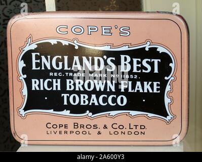 Tin of shredded tobacco for rolling hand made cigarettes; English 1915-1925 Stock Photo