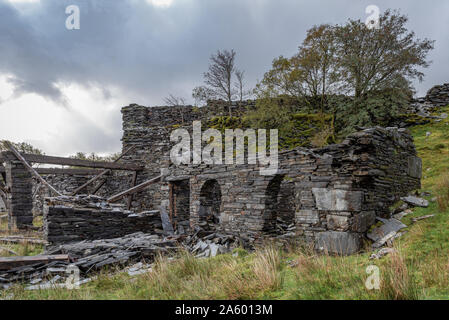 The abandoned Rhos Slate Quarry at Capel Curig, below Moel Siabod in the Snowdonia National Park, Wales Stock Photo