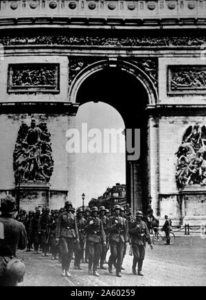 German army marches by the Arc de Triomphe; Paris during the occupation of France, in world war two. 1940 Stock Photo