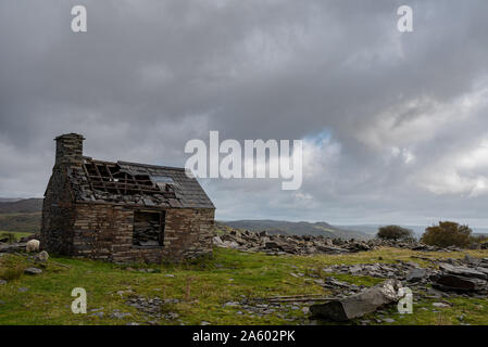 The abandoned Rhos Slate Quarry at Capel Curig, below Moel Siabod in the Snowdonia National Park, Wales Stock Photo