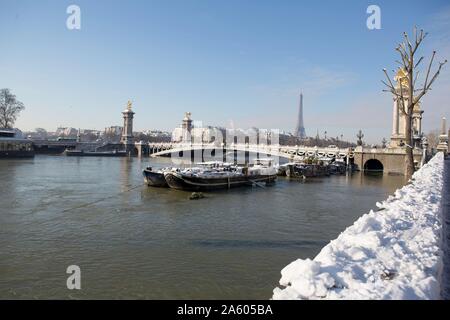 France, Ile de France region, Paris 8th arrondissement, Cours la Reine, Port de la Concorde, docked barges, Paris flood, snow, Stock Photo