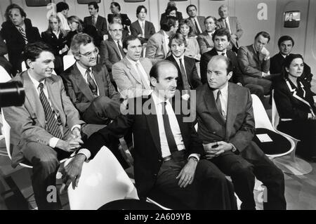 French politicians Alain Juppé and Jacques Toubon, guests of the political television programme 'L'Heure de Vérité', on 6 November 1985. On the left, Alain Madelin. Stock Photo