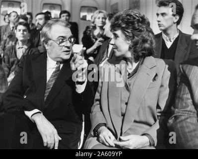 French socialist statesman Pierre Mauroy and Edith Cresson, French stateswoman, on the set of the political television programme 'L'Heure de Vérité', devoted to Michel Rocard. December 3, 1986 Stock Photo