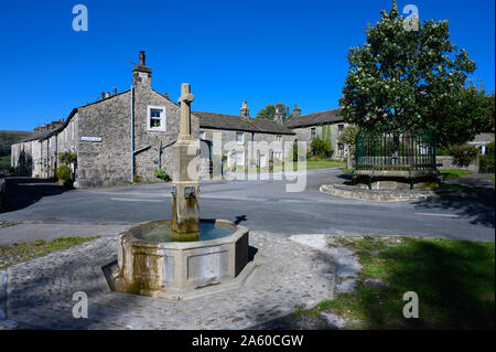 The fountain and war memorial in the village of Langcliffe near Settle, North Yorkshire Stock Photo