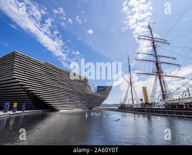 V&A Museum of Design and RRS Discovery, Waterfront, Dundee, Scotland, United Kingdom, Europe